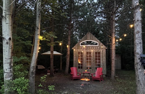 Prattsburgh Cabin | FROG HOUSE - PET FRIENDLY! - OFF GRID - ROMANTIC WINE TRAIL CABIN - Year Round.