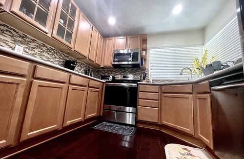 Middle River Terrace House | Ft Lauderdale getaway HEATED POOL sleeps 6-8