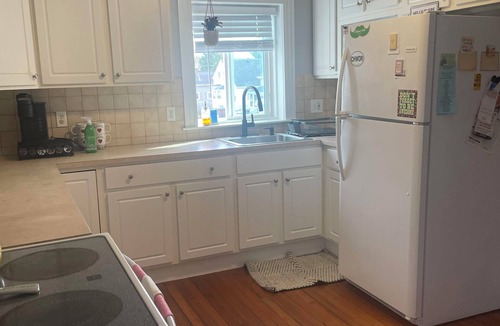 Warren Apartment | Full 2 bedroom apt in beautiful Warren RI Floor 2