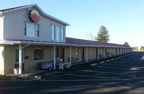 Natural Bridge Apartment | Full Bed|Smoking|Natural Bridge