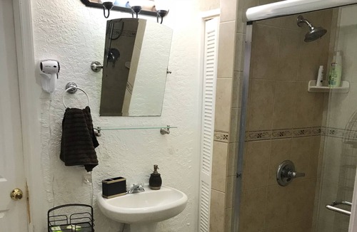 Hialeah House | Full house with pool and jacuzzi