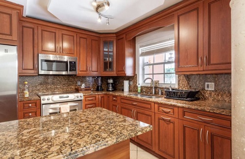 Hialeah House | Full house with pool and jacuzzi