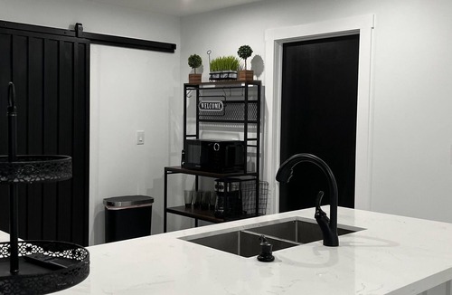 Driftwood House | Full RENOVATED - Close to MI FL!! Near to Hard Rock Casino