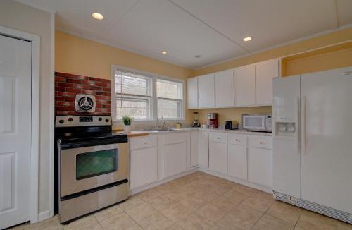 North Eastham House | Fully fenced yard and minutes to bayside beaches