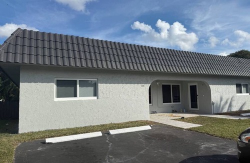 Tamarac House | Fully Furnished Corporate Rental, Free parking, Family Friendly