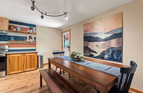 Martin City Cabin | Fully rehabbed log cabin, 15 min to Glacier. 3 queen beds across 2 bedrooms, 2 full baths, fully stocked kitchen, pellet stove & a game loft stocked with 100 movies. The Montana family cabin your family will never stop talking about.