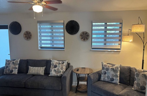 Miami Gardens House | Fully Renovated Modern Home in Miami Gardens/Sleeps 8/Den Lounge/FREE parking