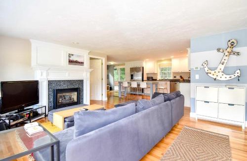 East Dennis House | Fully Renovated Walk to Scargo Lake