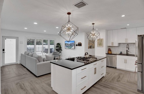 Pompano Beach House | Fun Family Pool & Spa Home! BNR Vacation Rentals