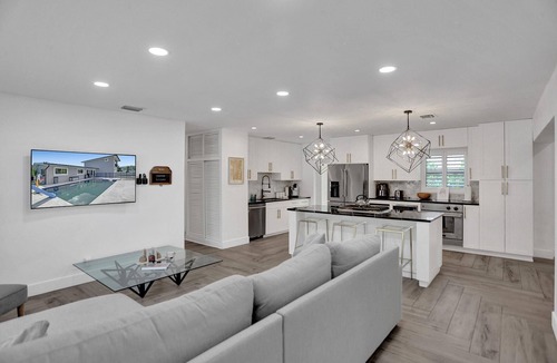 Pompano Beach House | Fun Family Pool & Spa Home! BNR Vacation Rentals