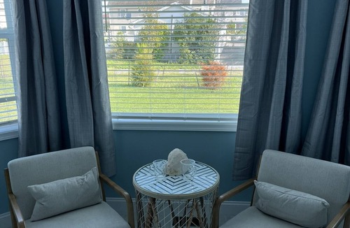 Cedar Neck House | Fun family vacation spot! 4 Bedrooms, Screened in Back Porch, Large Family Room.