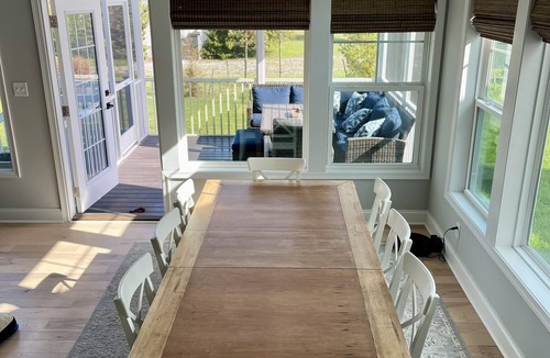 Cedar Neck House | Fun family vacation spot! 4 Bedrooms, Screened in Back Porch, Large Family Room.
