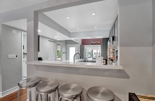 Colee Hammock House | Fun Location! 1 block walk to Las Olas blvd in Ft. Lauderdale w/Pool & parking