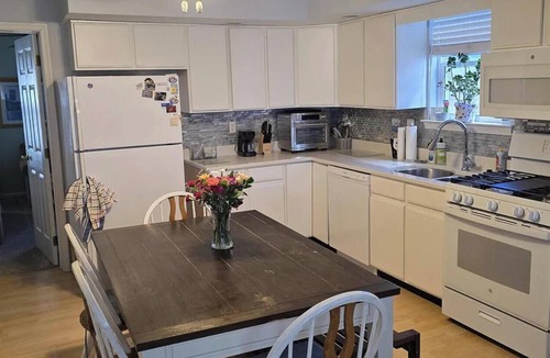 Margate City House | Fun location 5-bedroom house with AC in Heart of Marina District, Margate City