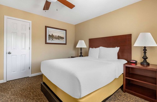 Berkeley Hotel | Fun Starts Here! Onsite Swimming Pools, Tennis Courts, Free Parking!