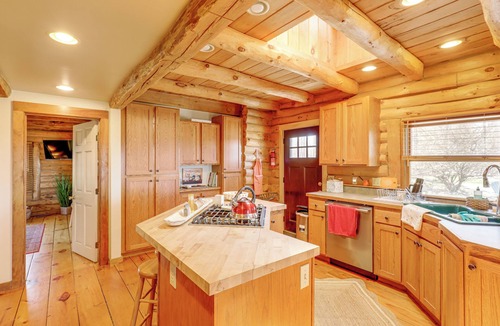 Walpole Cabin | Furnished Deck + Views: Walpole Cabin Retreat