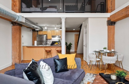 Church Hill Apartment | Furnished Downtown Loft for Traveling Professionals Available April 1