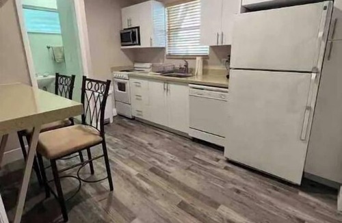 Hollywood Apartment | Furnished Hollywood unit 1/1, 2 Exterior patios for mid/long-term