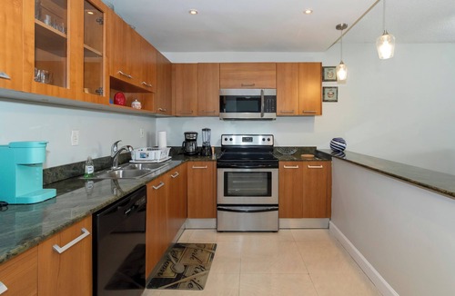 Sunny Isles Beach Apartment | G - Walk to beach! Beautiful Pool and Tennis Courts
