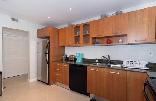 Sunny Isles Beach Apartment | G - Walk to beach! Beautiful Pool and Tennis Courts