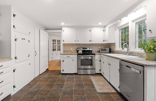 Centerville House | Game Room, Central AC, 4 mins to Craigville Beach!