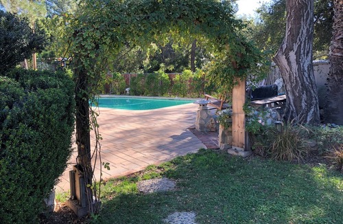 La Canada Flintridge House | Garage Studio with Beautiful Backyard