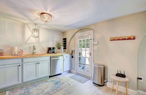 Lusby House | Garden Cottage · Garden Cottage - Fire Pit and Grill near Beaches
