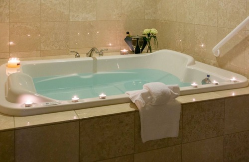 Rehoboth Beach Hotel | Garden-View Club Suite | Fireplace & Balcony