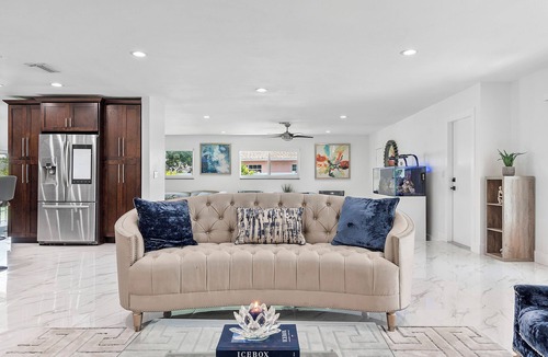 Miami Gardens House | Gardens Resort Luxury Retreat located - Minutes away from the Hardrock Satdium