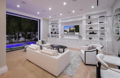 Melrose Villa | Gardner Modern