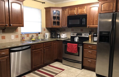 Highland Garden Villa | Gated Furnished WiFi Netflix vacation home 2 bed1 bath near beaches golf casino