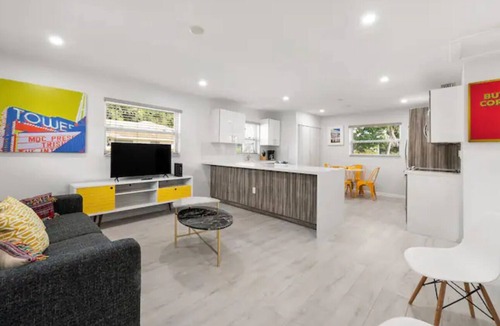 Buena Vista Apartment | Gated Parking 4 Bedroom 2 Bath | Design District 10Min to beach