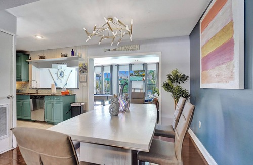 Coral Heights House | GAY MENs clothing optional Lrg 1br-deep discounts for long stays-8min to Wilton