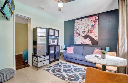 Coral Heights House | GAYPool Side Pleasure CLOTHING OPTIONAL MENS only guesthouse