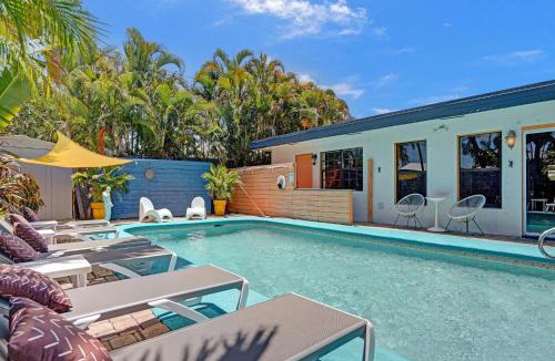 Coral Heights House | GAYPool Side Pleasure CLOTHING OPTIONAL MENS only guesthouse