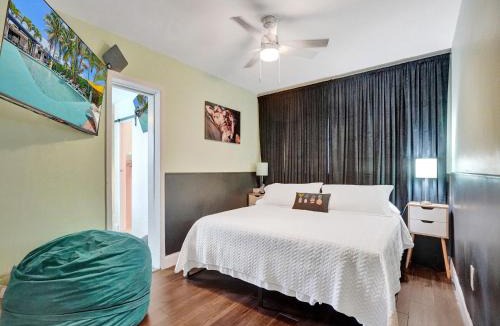 Coral Heights House | GAYPool Side Pleasure CLOTHING OPTIONAL MENS only guesthouse