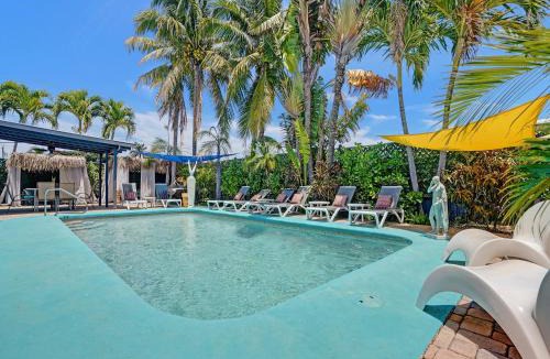 Coral Heights House | GAYPool Side Pleasure CLOTHING OPTIONAL MENS only guesthouse
