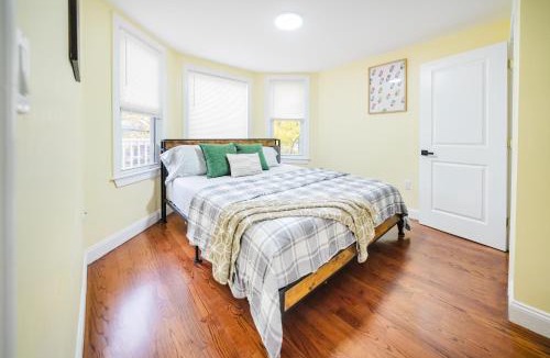 Milton Apartment | Generous 6BR Milton Getaway - Pet-Friendly Near I-93 & Blue Hills 172