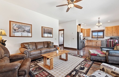 Columbia Falls Ski Chalet | Glacier Country Chalet-Stunning Mountain Views