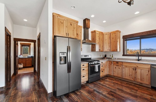 Columbia Falls Ski Chalet | Glacier Country Chalet-Stunning Mountain Views