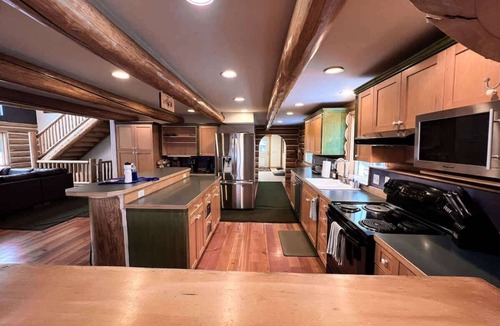 Coram House | Glacier Dream Escape! 6 Bed/4.5 Bath, Sleeps 12!