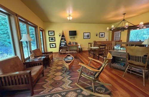 West Glacier Cabin | Glacier Guides Lodge