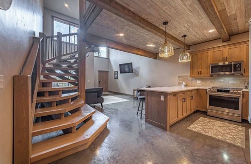 Coram Condo | Glacier Luxury Stay Priv Hot Tub Condo 2BR/2BA