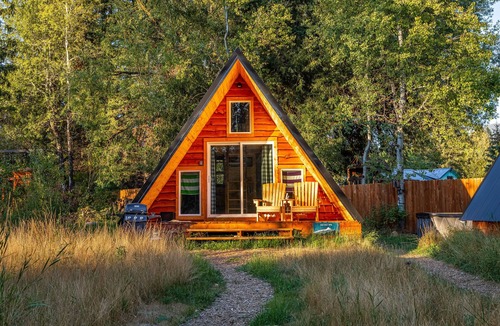 Coram Cabin | Glacier Nat'l Park A-frame w/hot tub- ElkCalf Mountain A-Frame, GNP basecamp!