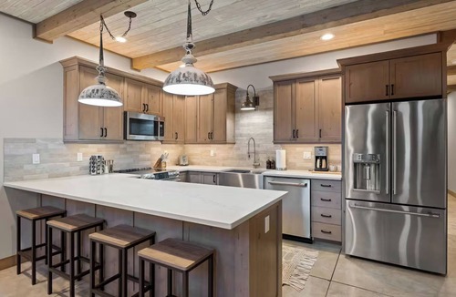 Coram Condo | Glacier NP Gem- Sleeps 11- Private Hot Tub- Stay Here in Luxury- 7 miles to GNP