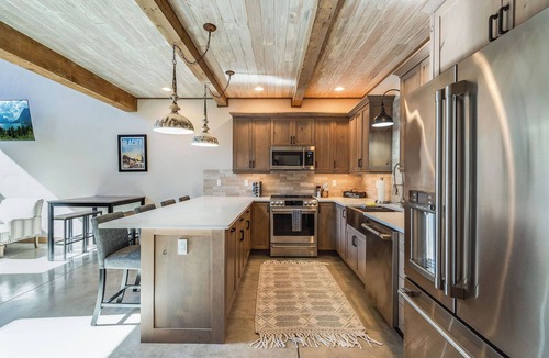 Coram Condo | Glacier NP Gem- Sleeps 11- Private Hot Tub- Stay Here in Luxury- 7 miles to GNP