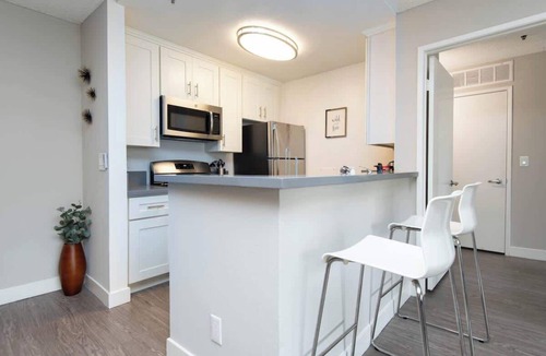 Hollywood Apartment | Glam Hollywood 2BR Pool, Views & Central Location