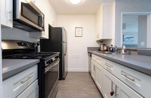 Hollywood Apartment | Glam Hollywood 2BR Pool, Views & Central Location