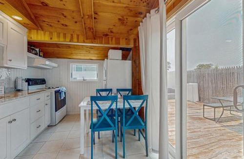 Dennis Port House | Glendon Beach Getaway