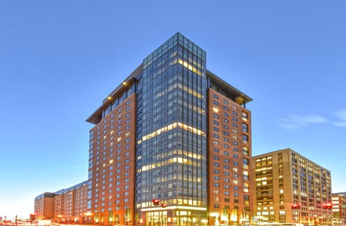 Chinatown Apartment | Global Luxury Suites at The Theater District